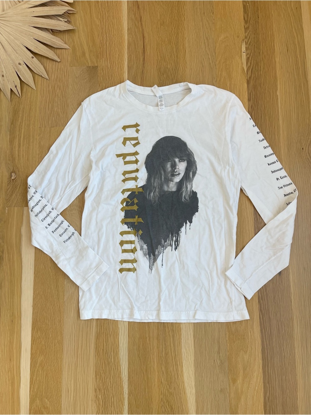 Taylor Swift Reputation Stadium Tour White Long Sleeve Crew Neck Shirt Tee Small